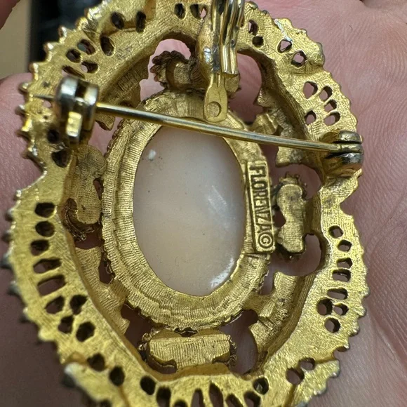 Vintage Florenza pin brooch pendant with crystals and seed pearls gold tone
